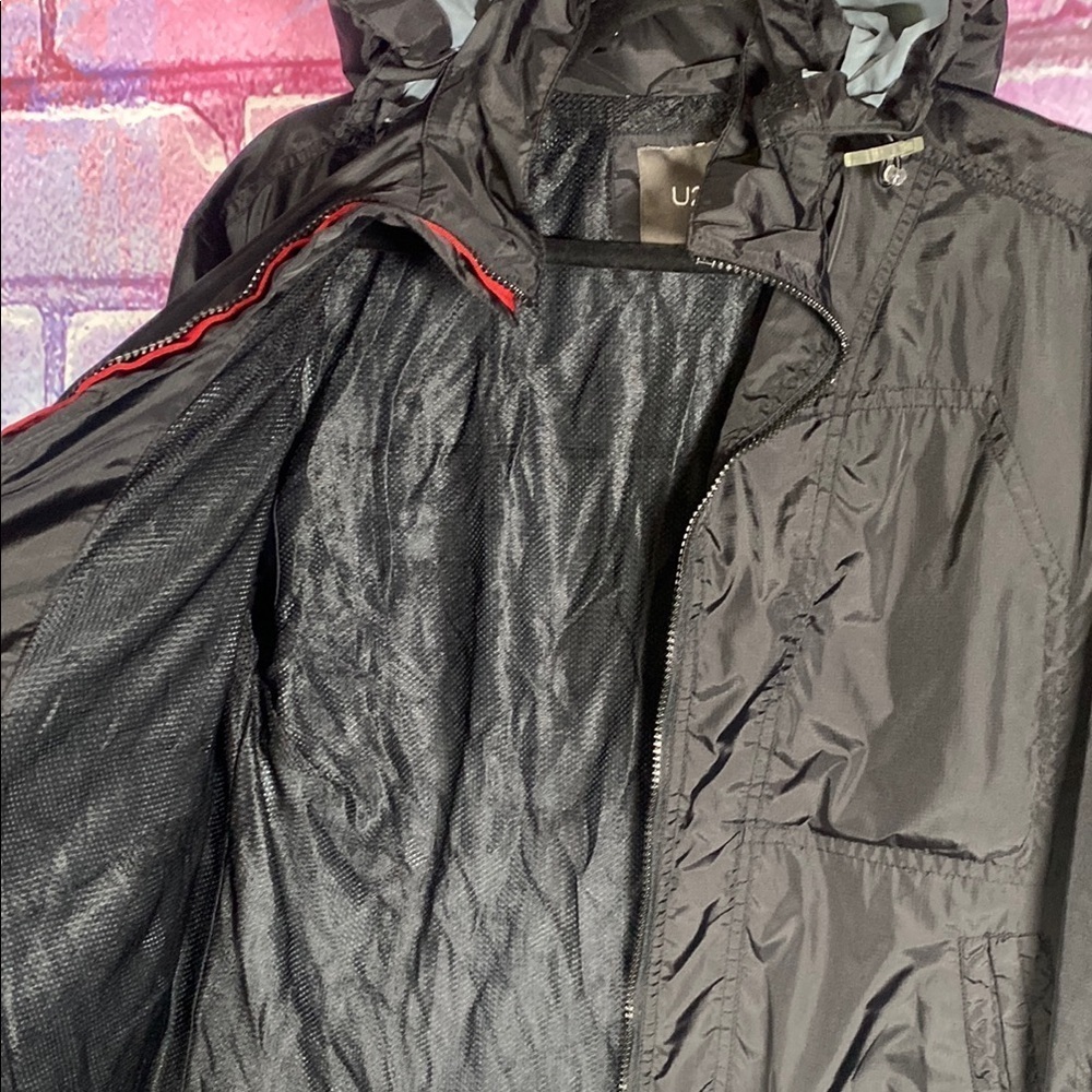 U2 Sportswear Jacket XS Black Lightweight Hooded Windbreaker Zip Mesh Lined - Picture 5 of 14